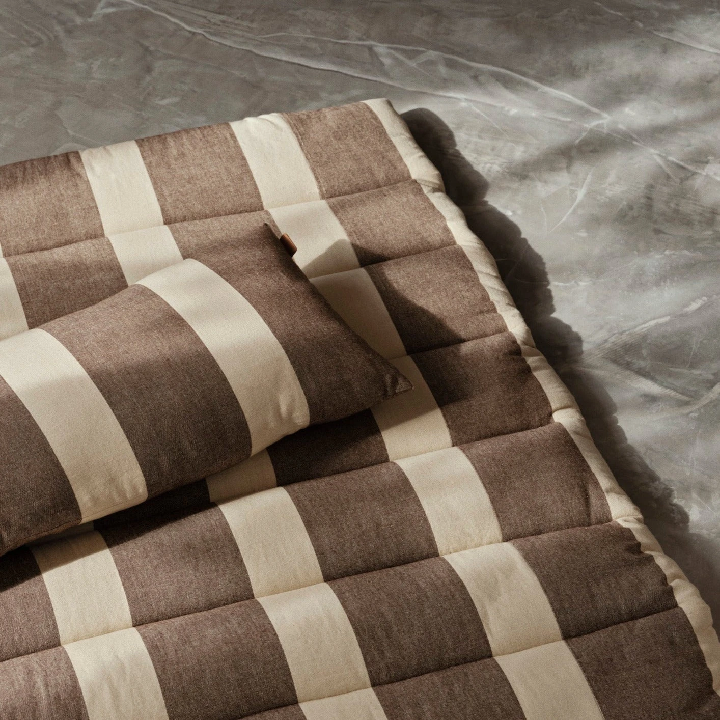 Ferm LIVING | Strand Outdoor Quilted Mattress - Carob Brown/Parchment 4 Ferm LIVING | Strand Outdoor Quilted Mattress - Carob Brown/Parchment - Image 2